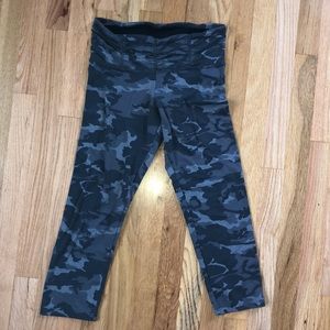 camo cropped leggings